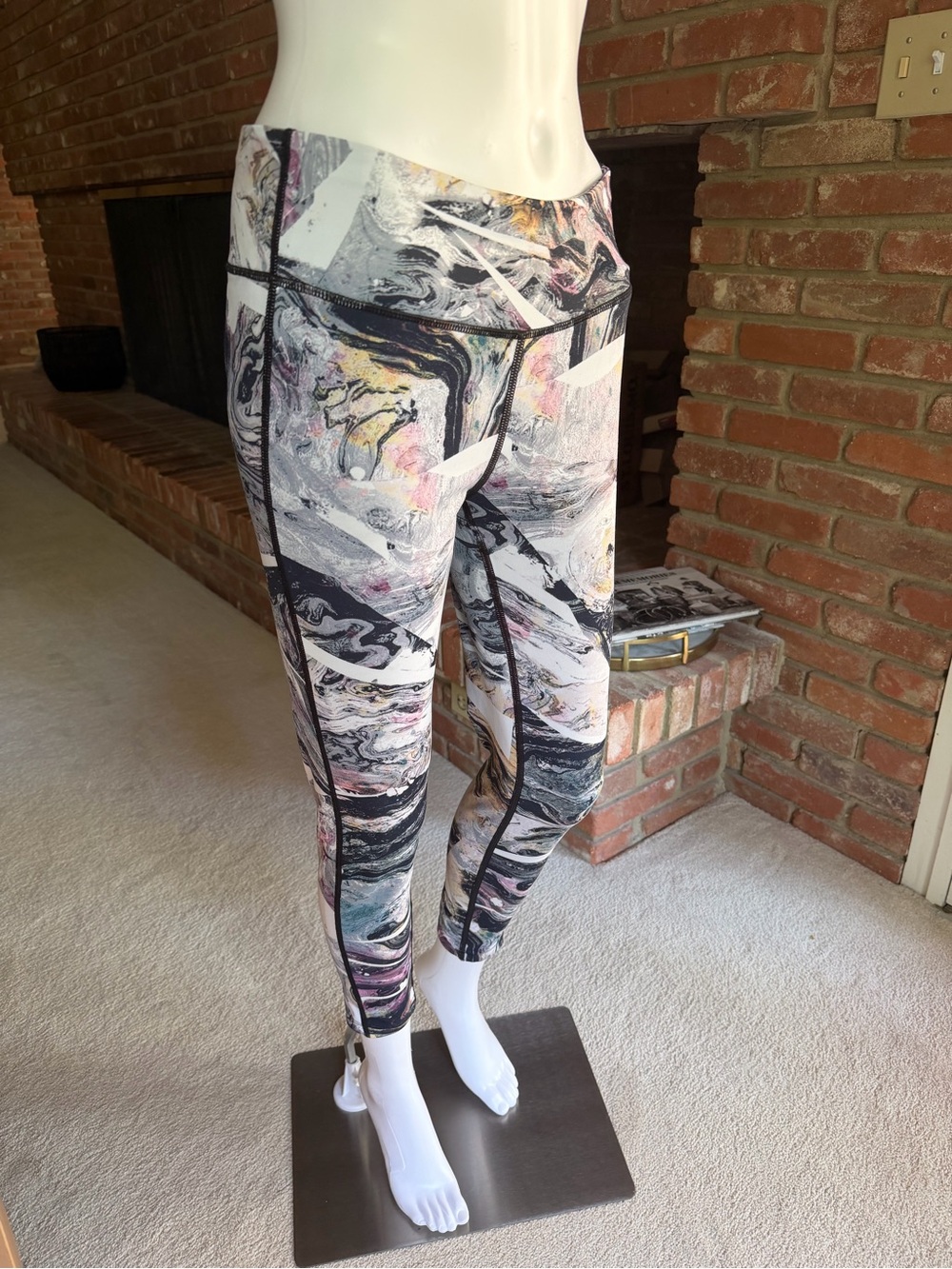 Abstract Marble Print Women’s Active Leggings - White/Black/Pink